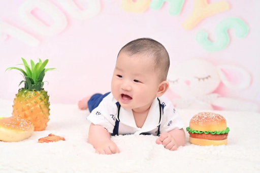 岳阳宝宝在妈妈肚子里